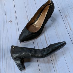 VIONIC !! Black snakeskin pattern heels. Sz 7